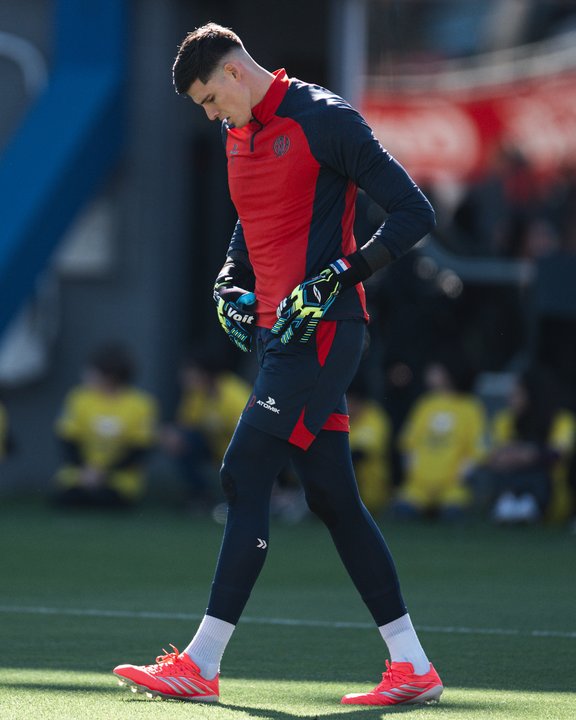 Orlando Gill al momento de ser expulsado ante Huracán