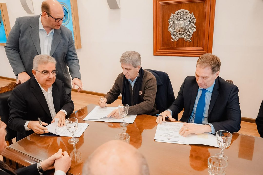Santilli y Caputo viajaron a Catamarca para firmar acuerdos por obras clave