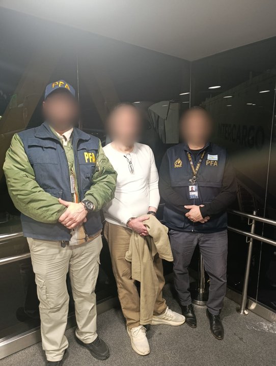 Traslado del ciudadano turco extraditado desde Ezeiza a Turquía