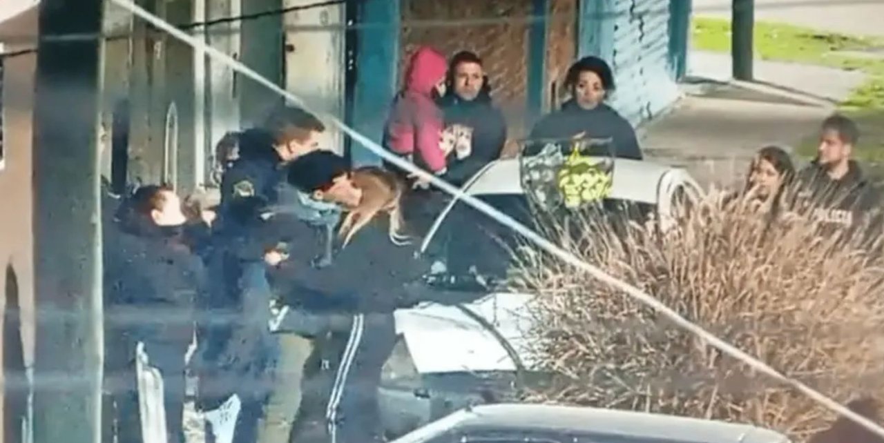 Operativo policial en Ensenada donde fue detenido un presunto dealer