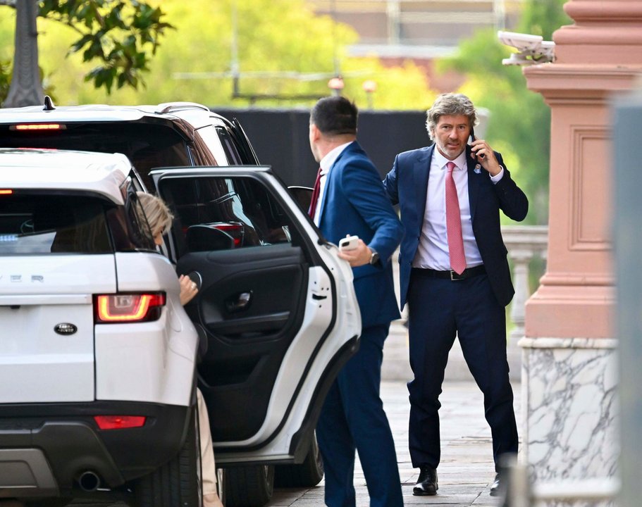 Javier Milei junto a integrantes de su Gabinete nacional