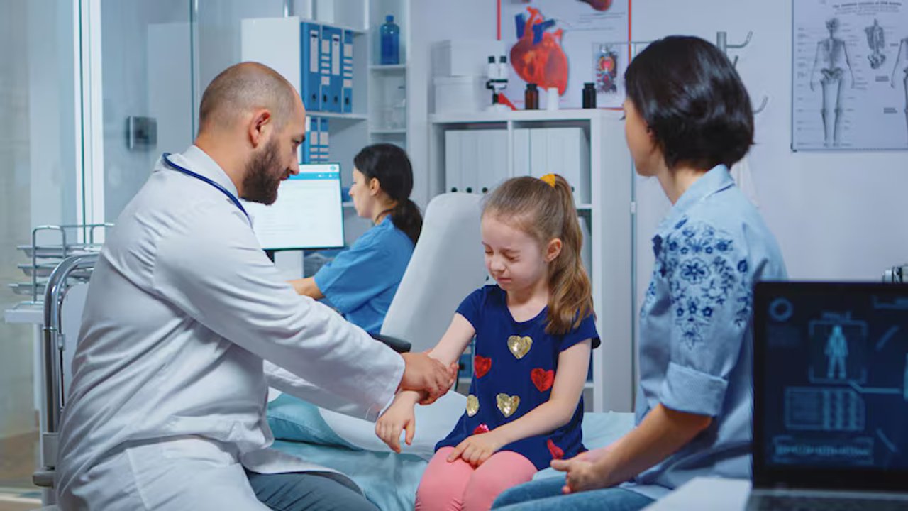 Médicos pediátricos aplican medicina intervencionista para tratar el dolor crónico en niños