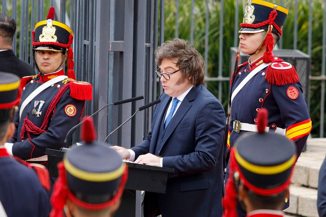 Javier Milei homenajea a José de San Martín en Plaza San Martín, Buenos Aires