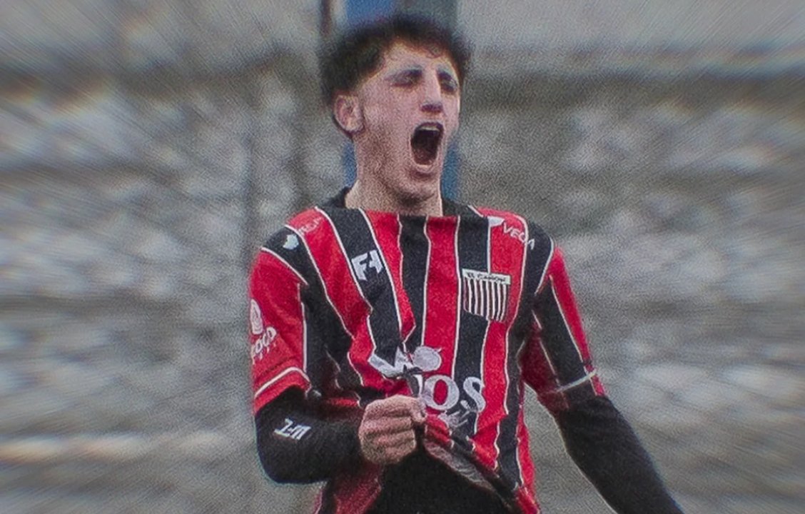Aitxuri Isasmendi celebra tras convertir el gol más rápido del fútbol argentino