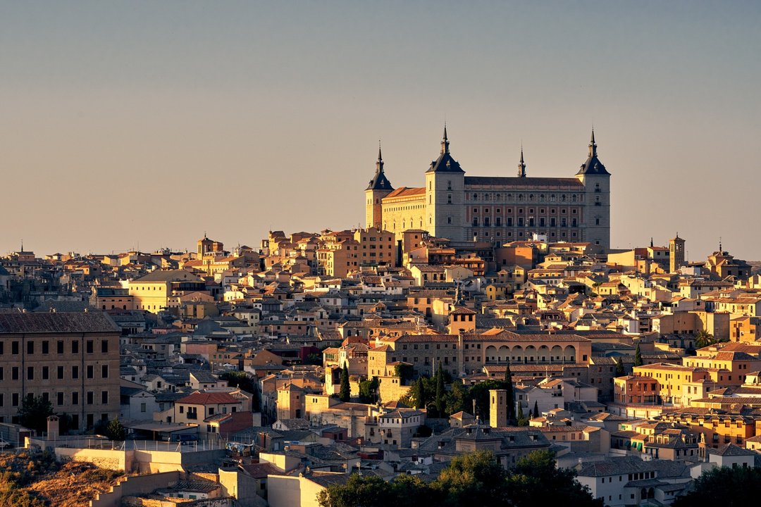 Evacuación preventiva en la Alhambra de Granada tras un sismo de magnitud 4,7