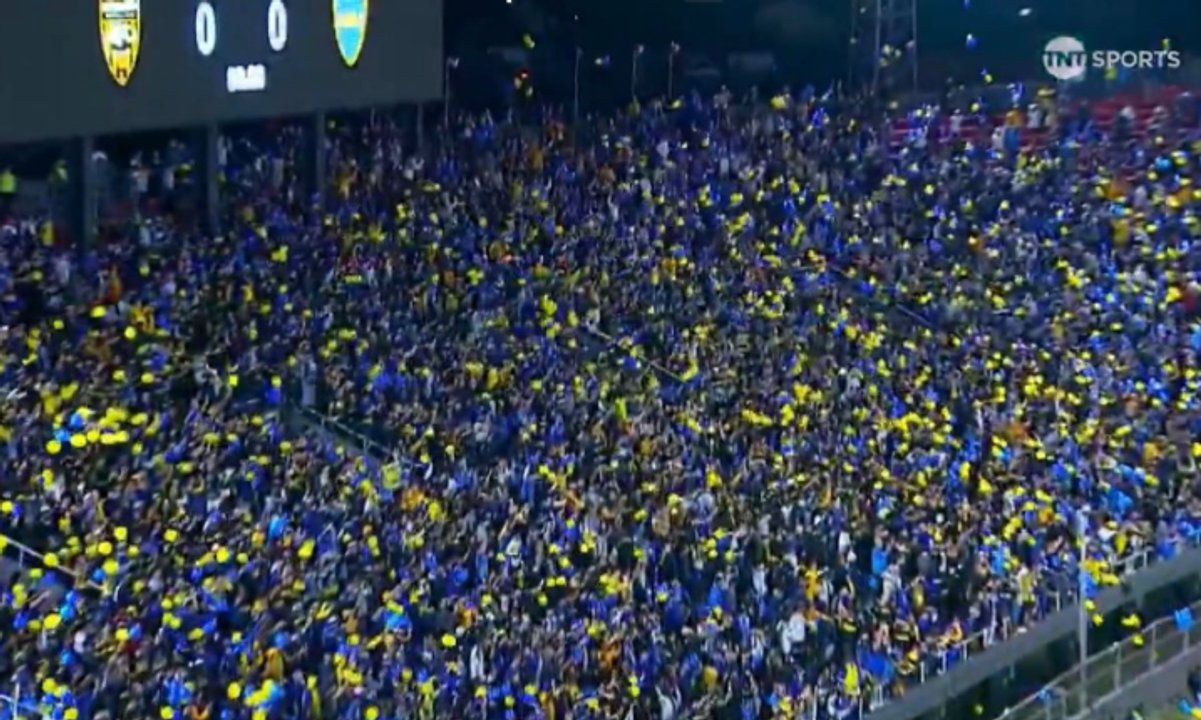 Diez hinchas de Boca fueron deportados en Paraguay antes del partido con Recoleta Diez hinchas de Boca fueron deportados en Paraguay antes del partido con Recoleta