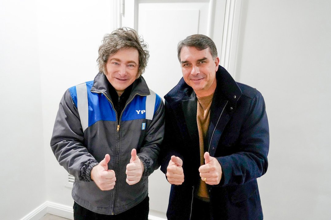 Javier Milei y Flavio Bolsonaro en el centro de la disputa regional por el liderazgo de la derecha
