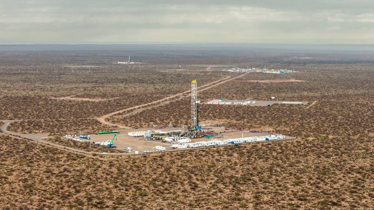Planta petrolera en Vaca Muerta, Neuquén