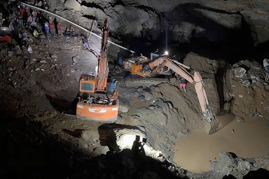 Operativos de rescate tras el derrumbe de una mina de oro en Colombia