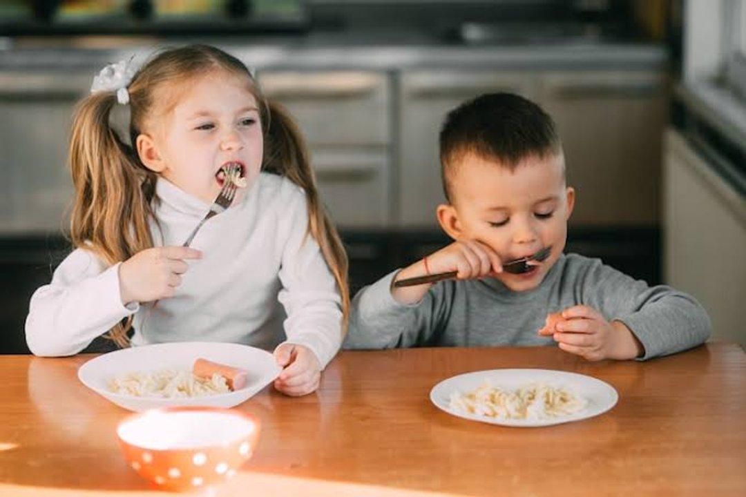 Cómo prevenir un atragantamiento en niños y qué hacer ante una emergencia