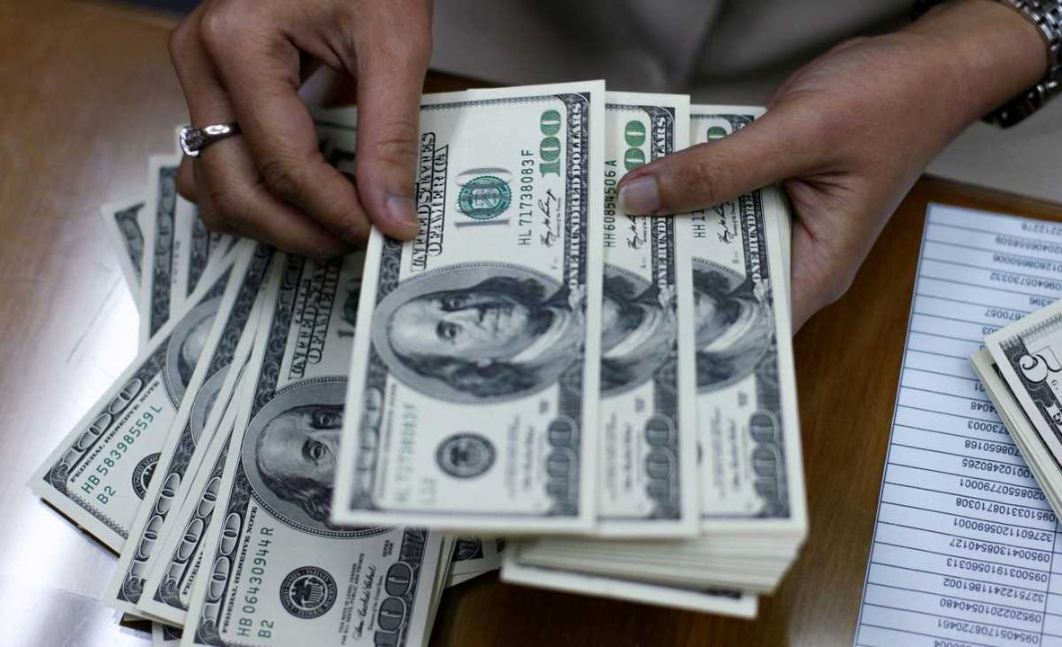 El dólar mayorista cerró la semana al filo de los .500