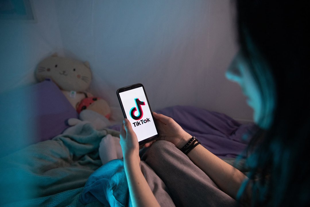 Logo de TikTok en la pantalla de un dispositivo móvil