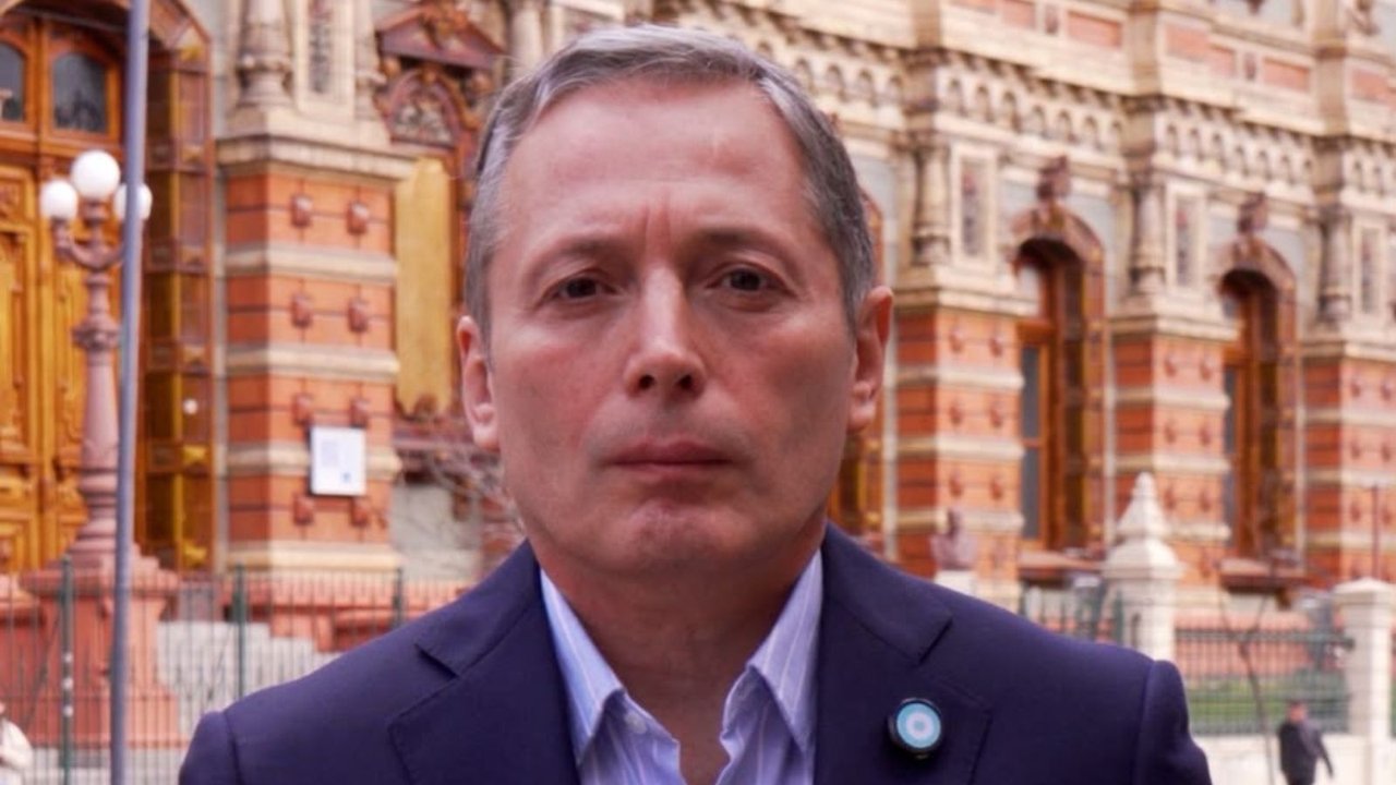 Fernando Gray presentó una acción de amparo por la privatización de AySA