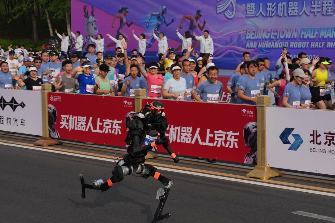 Un robot chino batió el récord mundial de los 100 metros en apenas 9,32 segundos