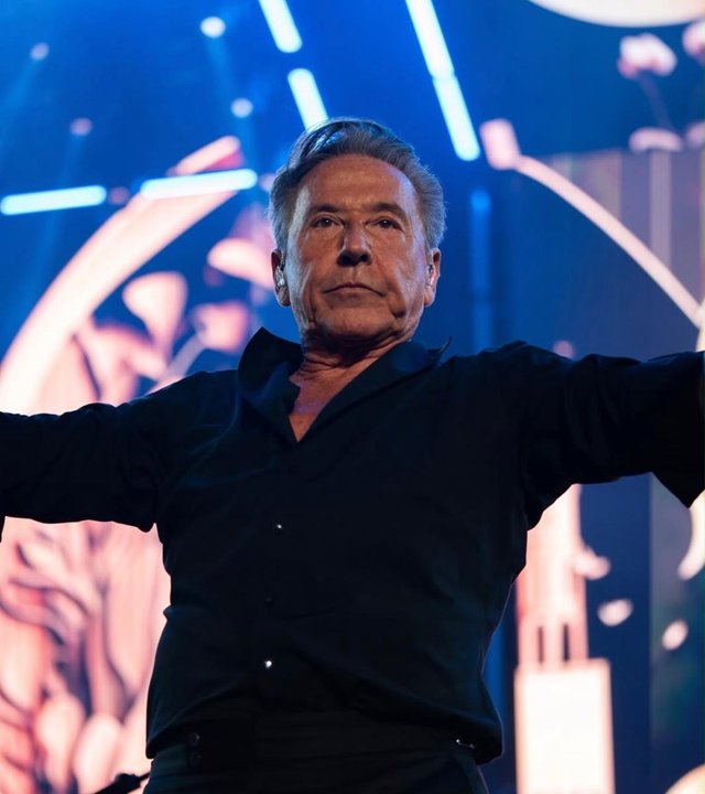 Ricardo Montaner regresó a Los Ángeles con un concierto marcado por la nostalgia y el romanticismo