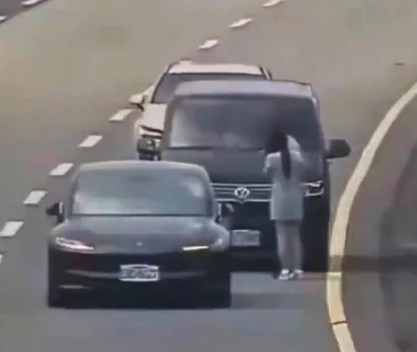 Tragedia en una autopista de Vietnam: tres personas murieron tras bajar de sus autos luego de un choque