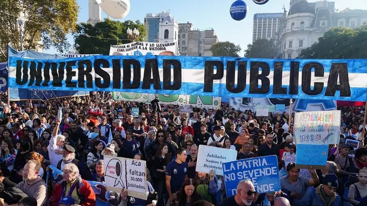 Docentes universitarios paran 48 horas contra el Gobierno por fondos y salarios