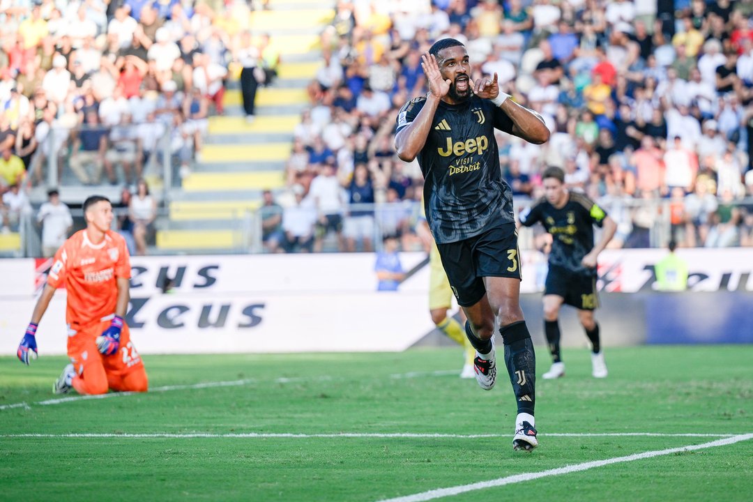 La Juventus debutó en la Serie A con un triunfo ante el Frosinone