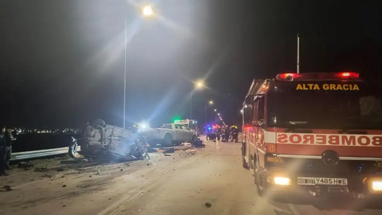 Tragedia en Córdoba: cuatro personas murieron tras un choque entre un auto y una camioneta