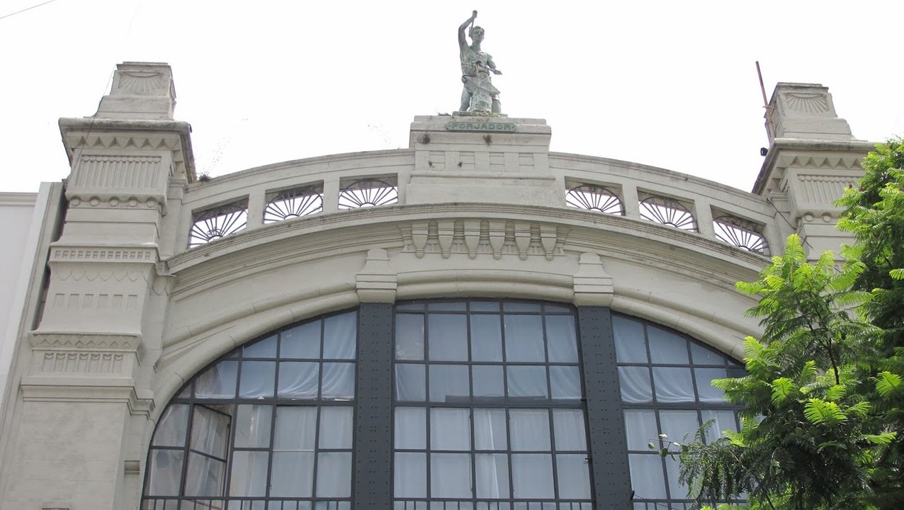 El ojo del arte: el edificio porteño con el sello de Gustave Eiffel