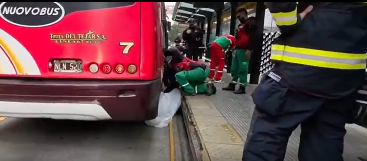 Una jubilada murió tras ser atropellada por un colectivo en Colegiales