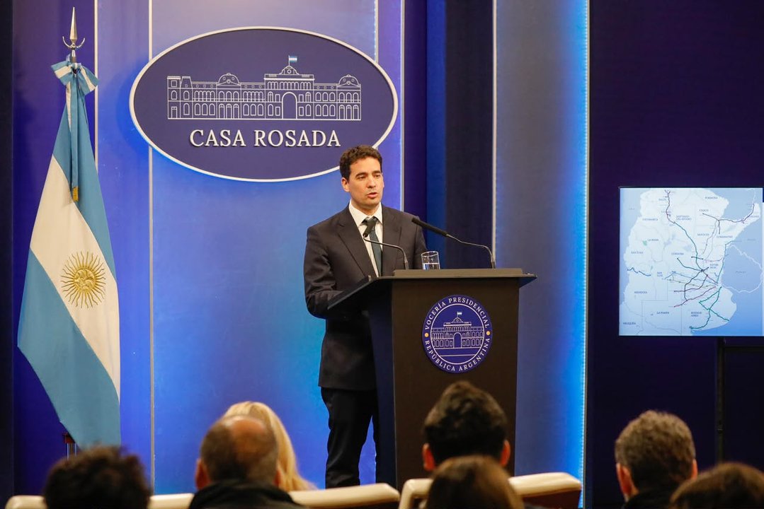A contramano de la línea oficial, Ravier confirmó que Oria suplantó a Caputo al frente de la comunicación