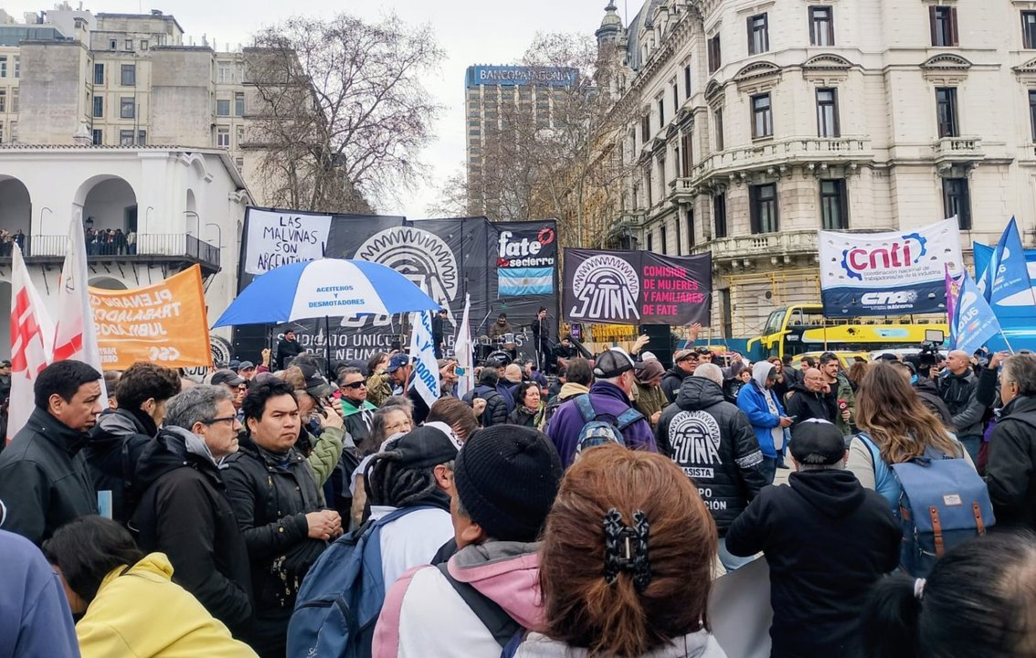 Trabajadores de FATE marcharon a Plaza de Mayo en reclamo de la reapertura de la fábrica
