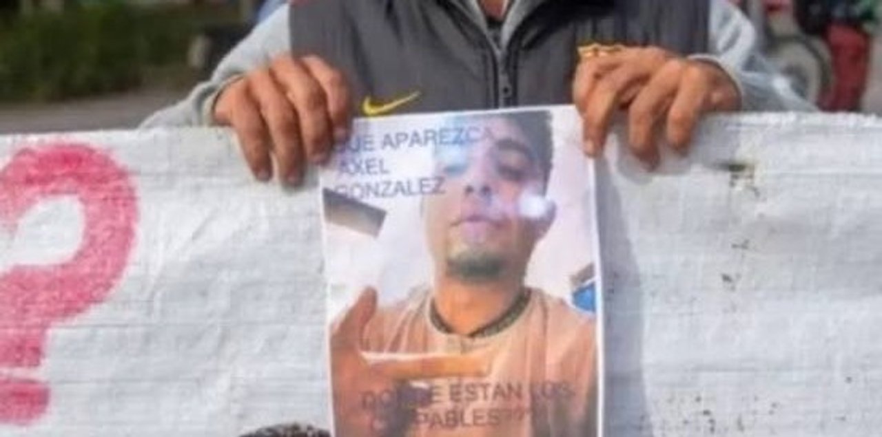 Ramón 'Kuno' Gómez, exsuegro de Axel González, al ser trasladado por personal penitenciario