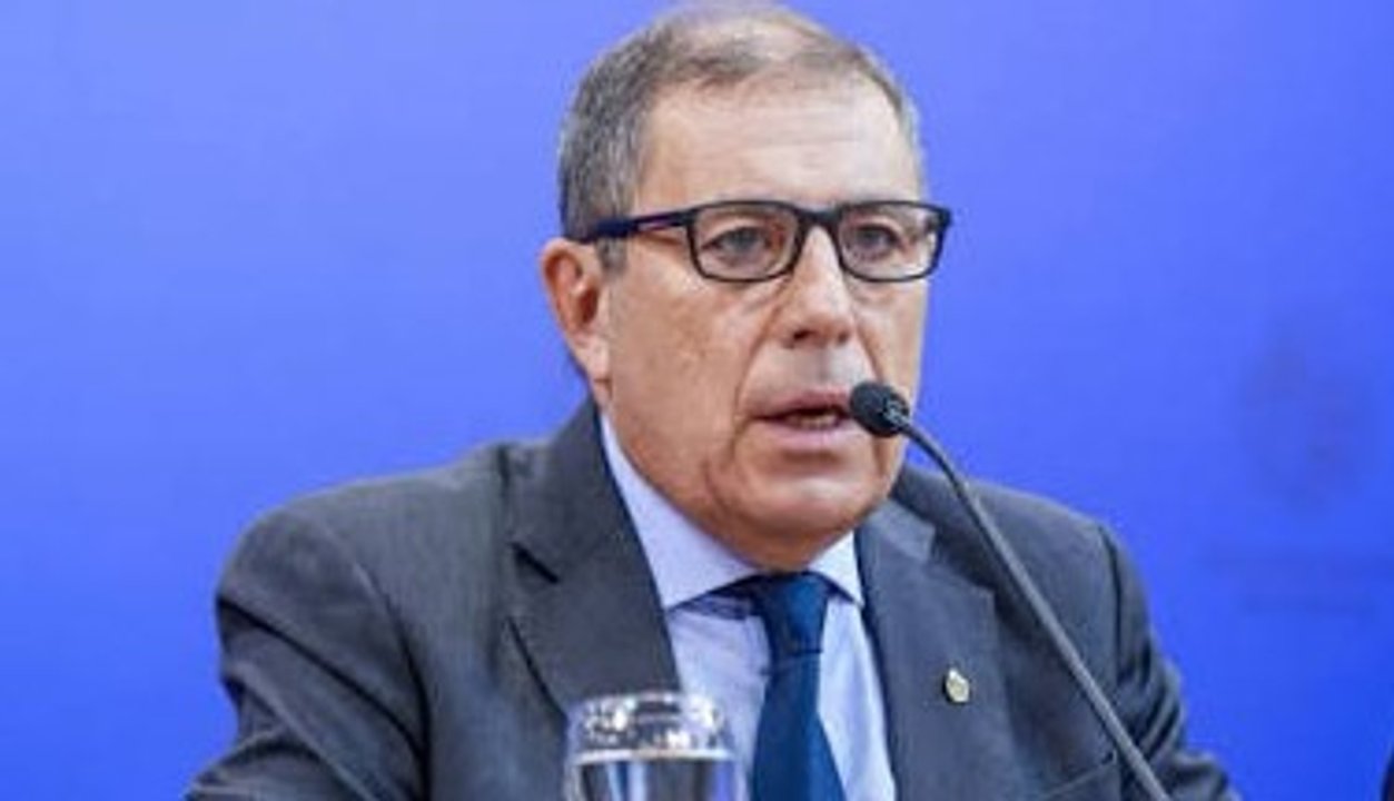 Ministro de Economía uruguayo pidió cuidar las cuentas públicas para no terminar como Argentina