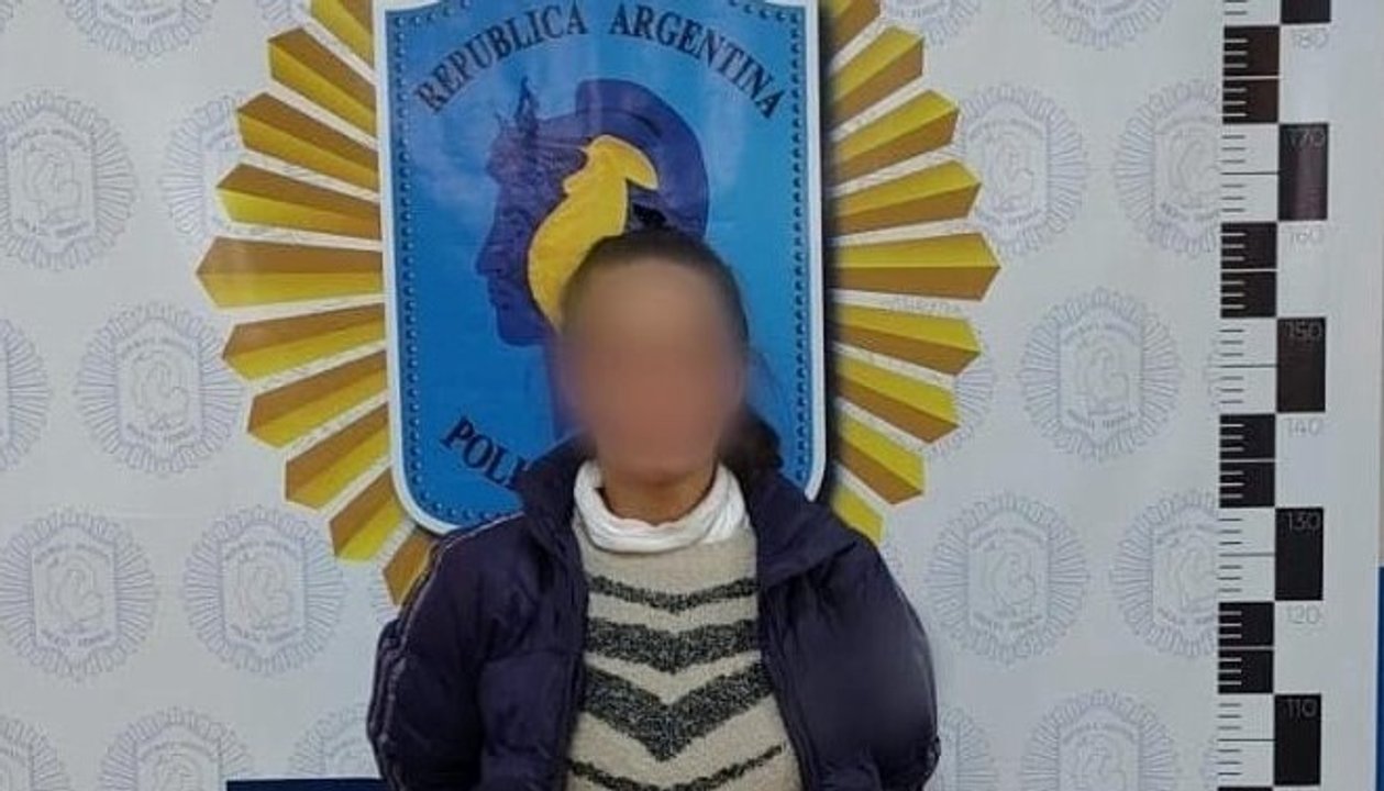 Una mujer fue arrestada por haber perpetrado un violento robo en Flores