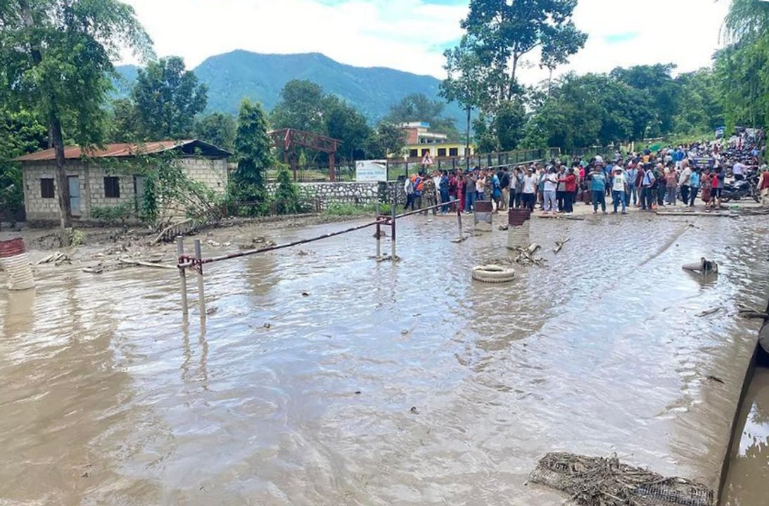 Inundaciones en Nepal: 165 muertos y 823 desaparecidos