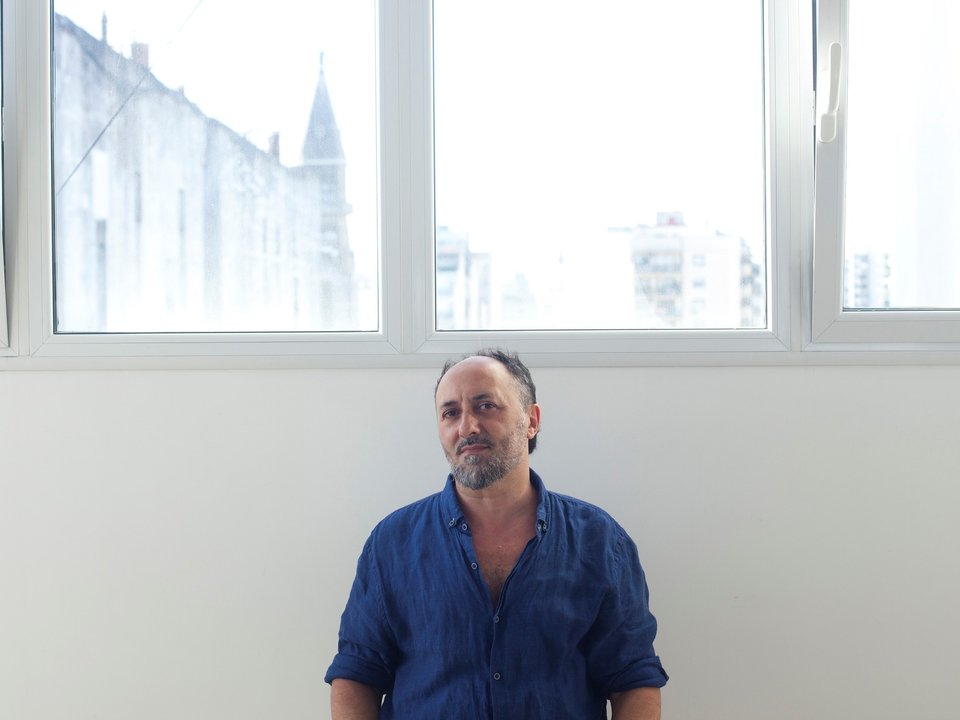 Julián López vuelve con Las iracundas, una novela sobre el deseo, la vejez y la disolución
