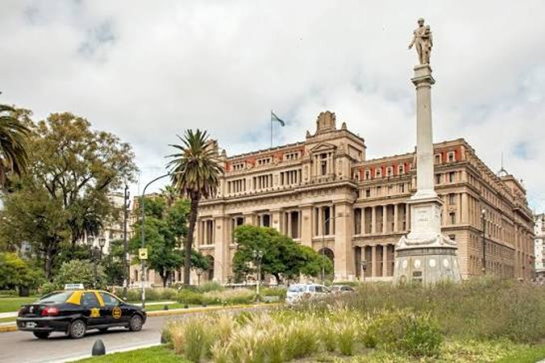 Juicio contra productor de moda acusado de abusar de seis mujeres