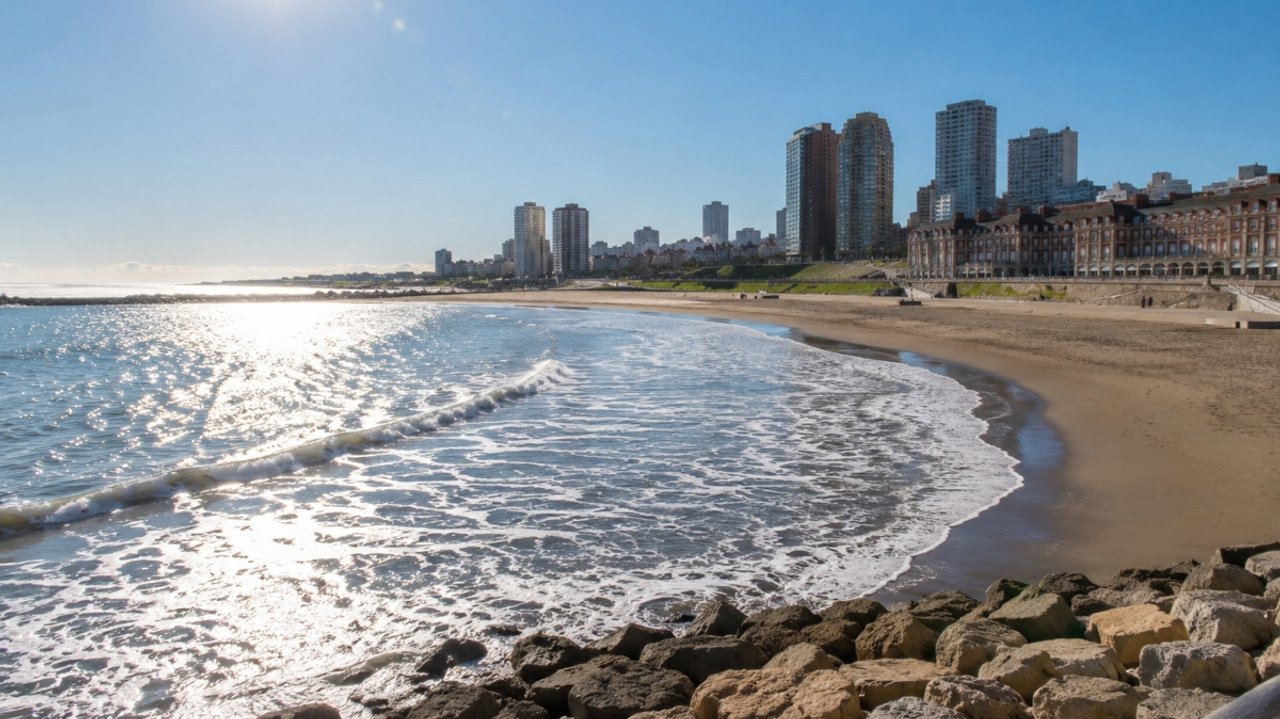 Sin feriados ni fin de semana largo, Mar del Plata despide el invierno a pleno sol