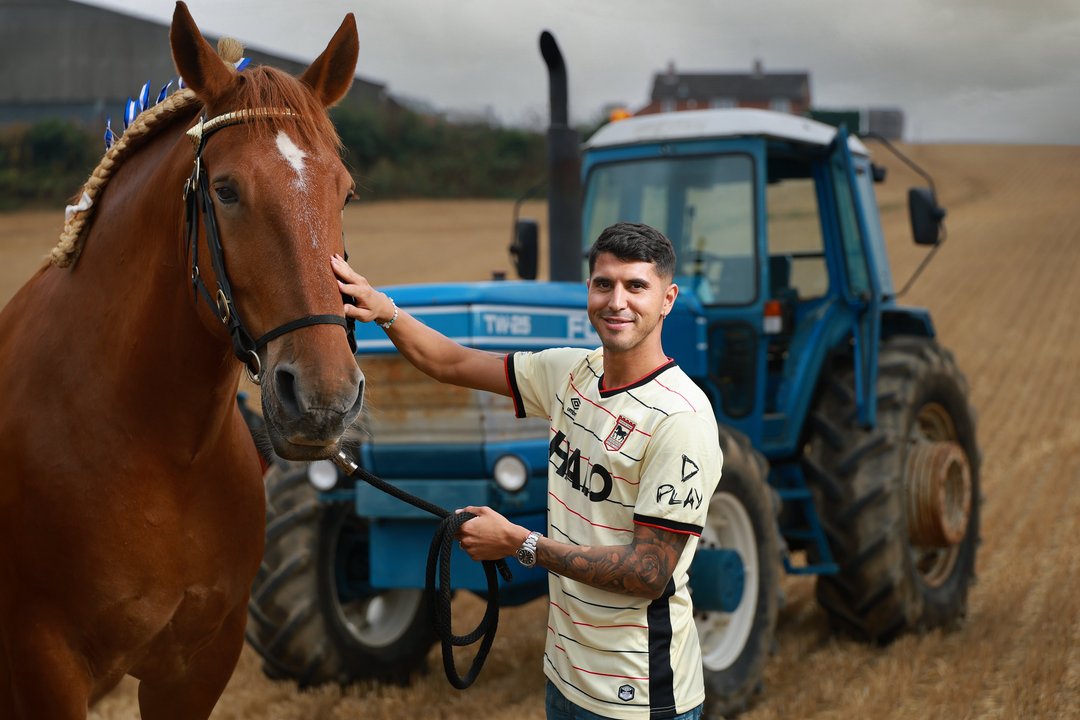 Exequiel Palacios fue oficializado como nuevo jugador de un club de la Premier League