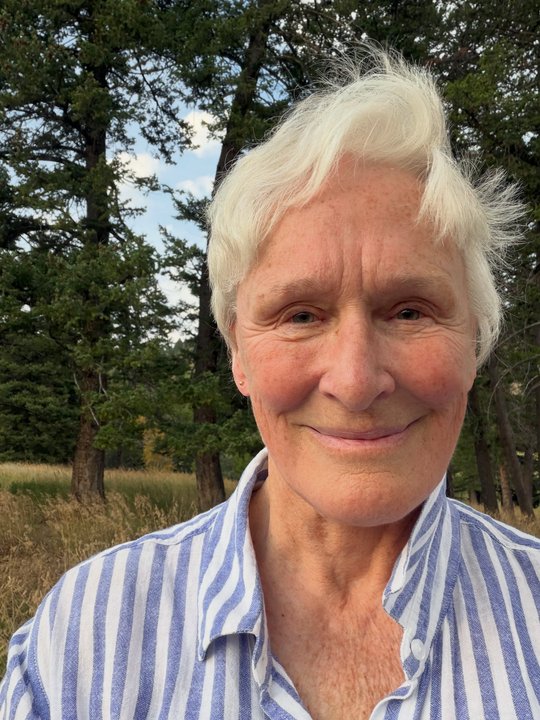 Glenn Close en un video grabado en su casa de Montana