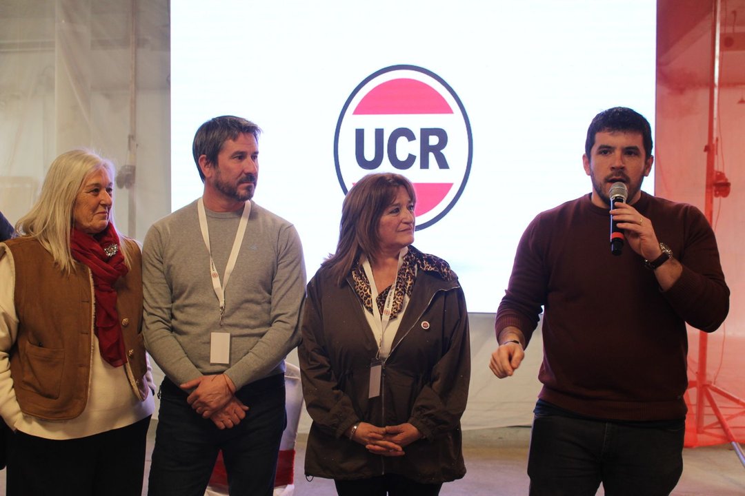 Leonel Chiarella acompañó al titular de la UCR de Chubut en su asunción y llamó a “construir una alternativa nacional”