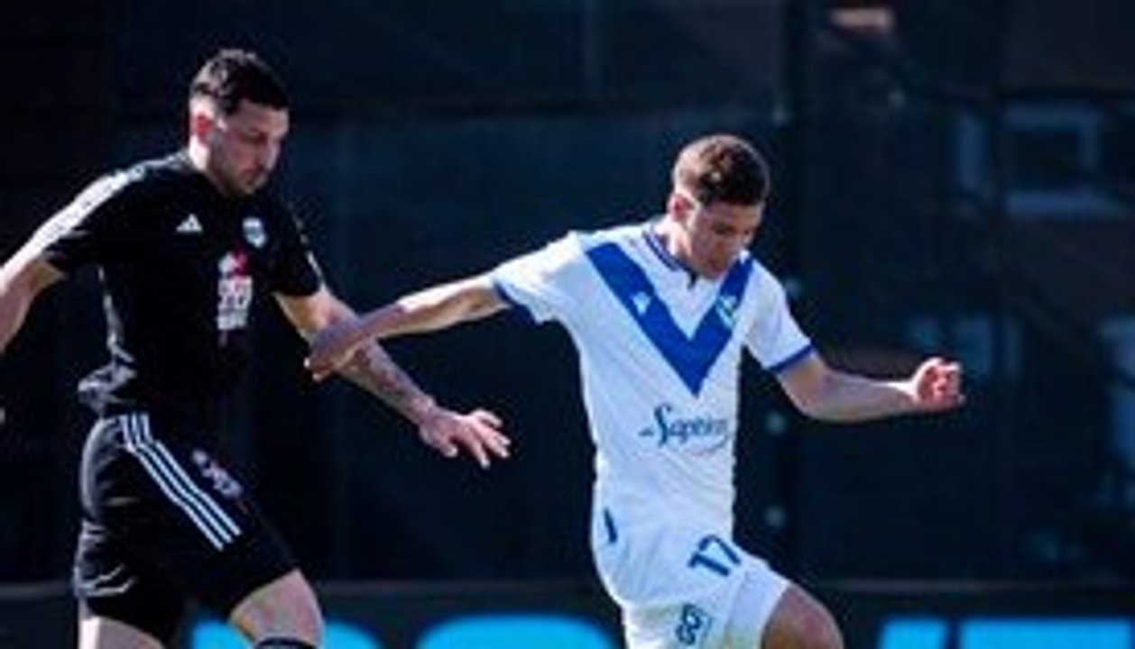 Vélez y Deportivo Riestra igualan en el Bajo Flores