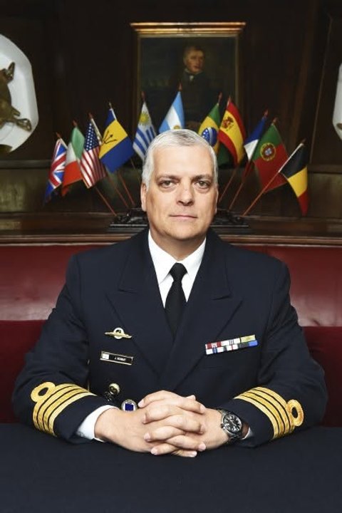 El jefe de la Armada Argentina reconoce que el Estrecho de Magallanes “pertenece a Chile”
