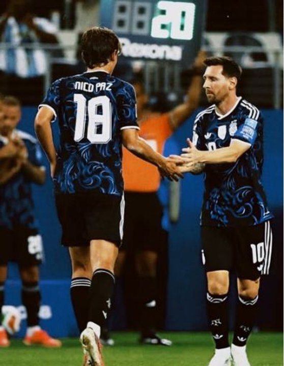 Nico Paz despide a Lionel Messi en redes sociales