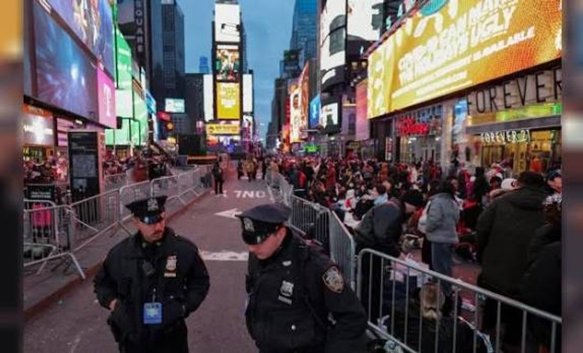 Nueva York: una mujer apuñaló a dos personas cerca de Times Square y fue abatida por la Policía