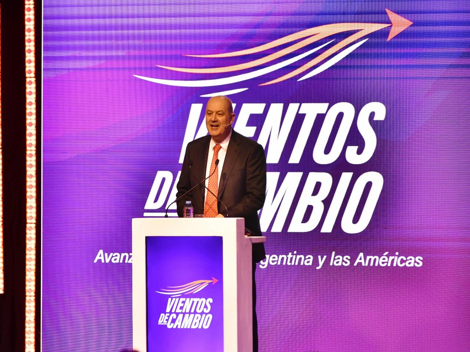 Sturzenegger se quejó de que las provincias impulsen leyes de “compre local”