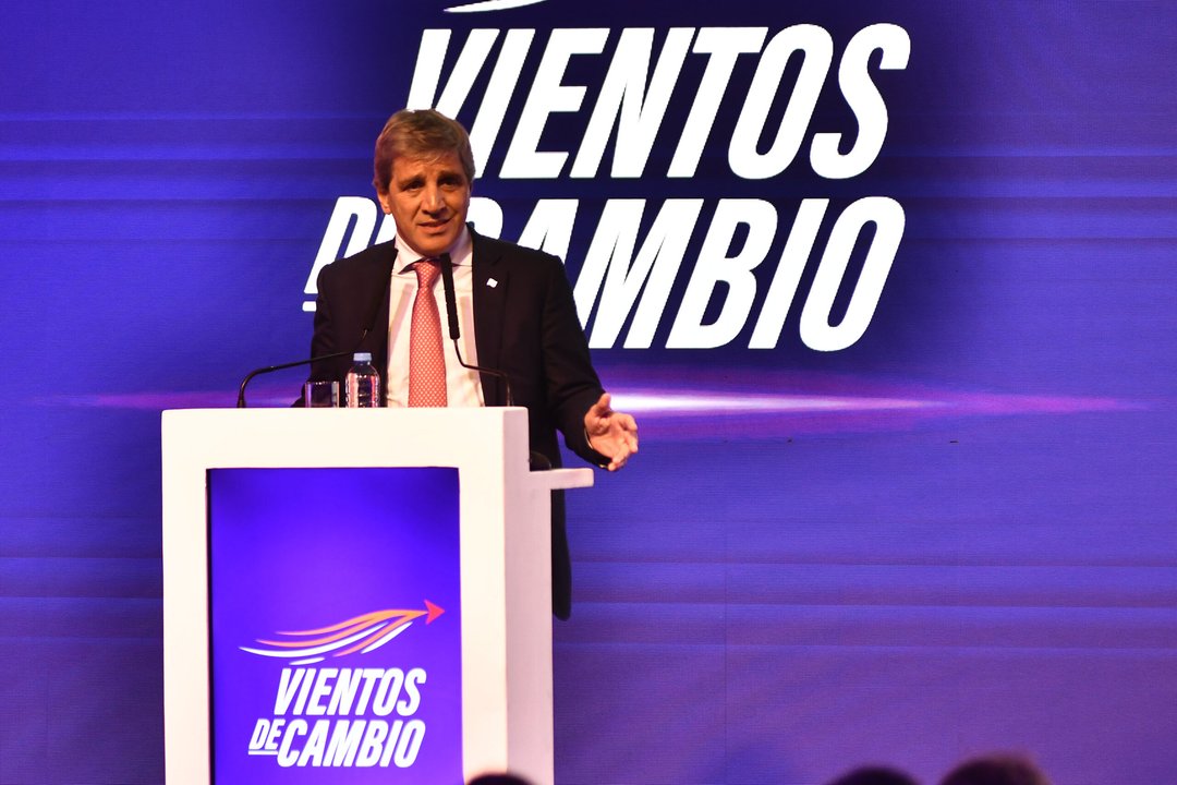 Luis Caputo durante el evento Vientos de Cambio