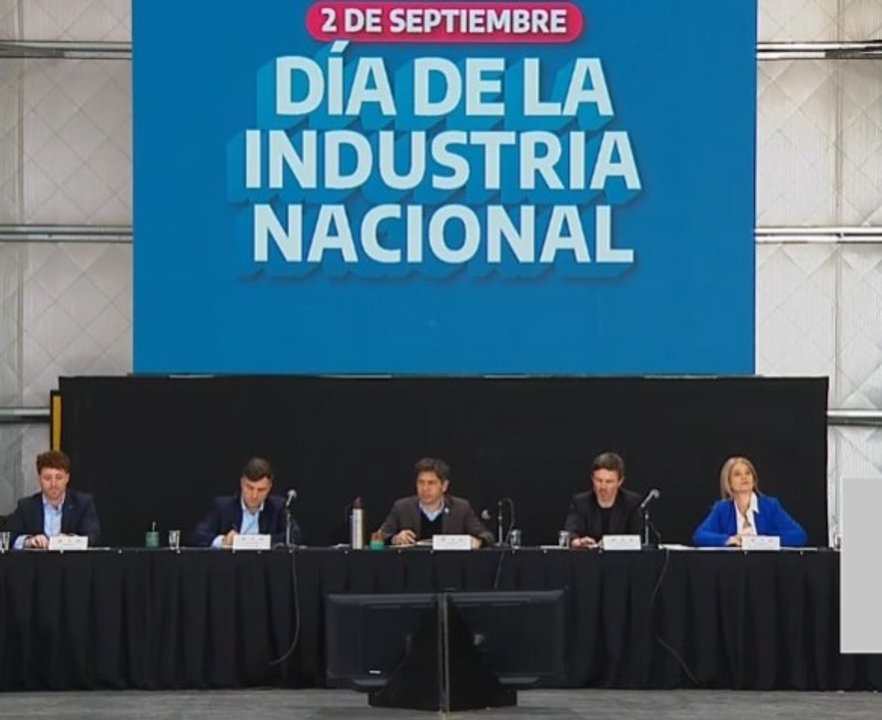 Axel Kicillof durante el acto por el Día de la Industria en Morón