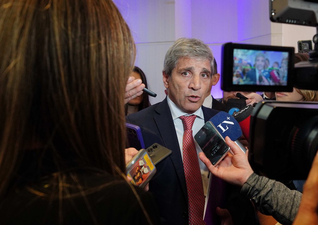 Luis Caputo afirmó que en dos años aún habrá gente que no llegue a fin de mes: “No puedo hacer magia”