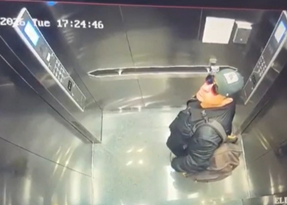Captura de video del argentino detenido en el ascensor