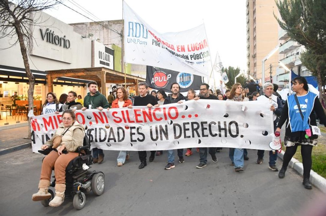 Ziliotto acumula 2.500 familias en espera y la protesta llegó al IPAV