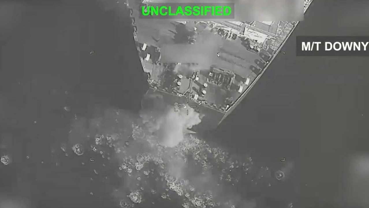 Un buque petrolero iraní fue atacado con misiles por Estados Unidos cerca de la isla de Jarg