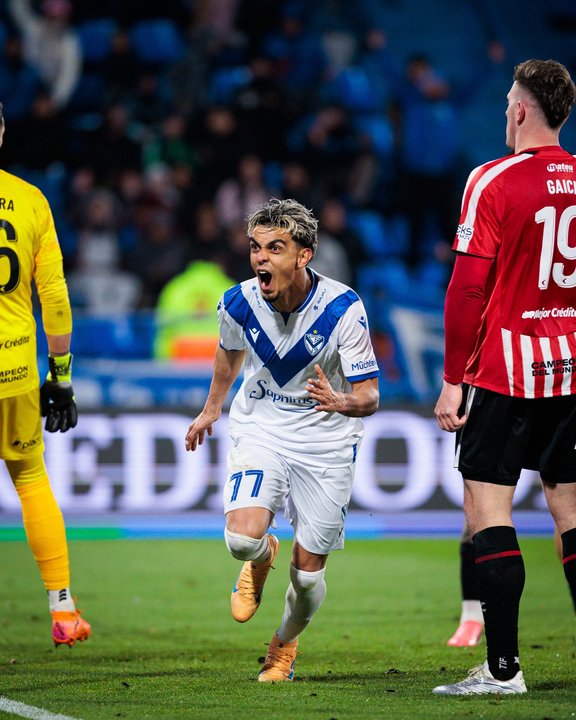 Vélez derrotó a Estudiantes de La Plata y la Zona A quedó con tres punteros