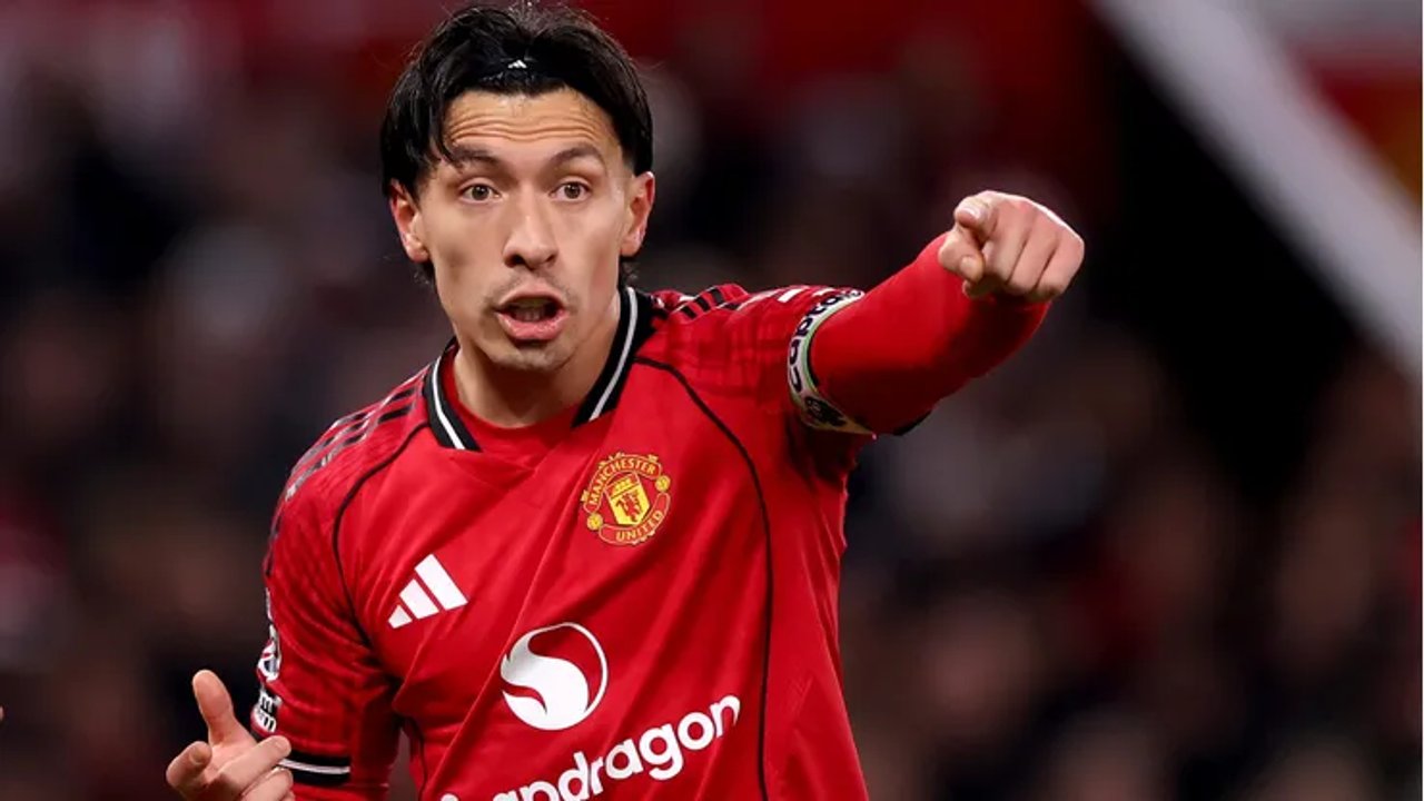 Con Lisandro Martínez como titular, el Manchester United igualó en su visita al Everton